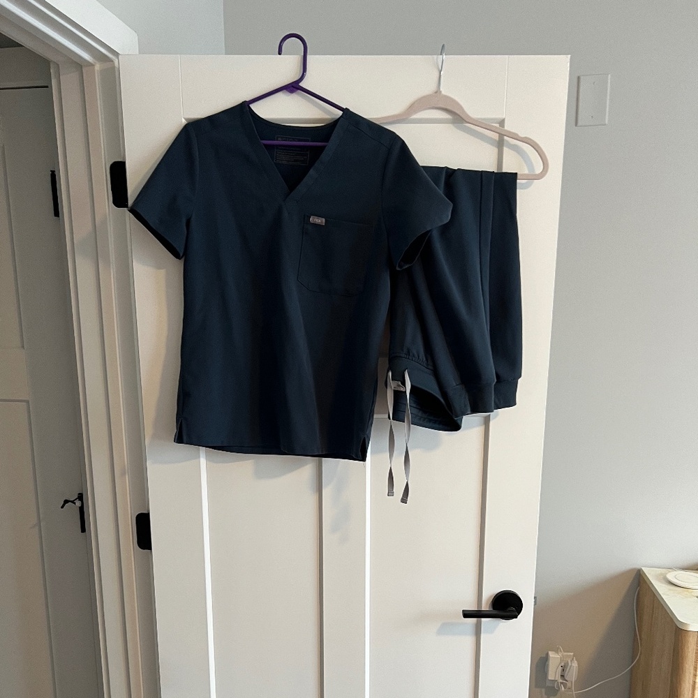 Figs Catarina OnePocket Scrub Top and Zamora Jogger Pants set size S Dark Harbor
